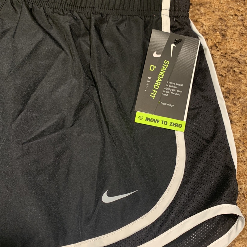 NWT Nike Dri Fit Tempo Running Shorts Black Large or XL - Picture 4 of 4